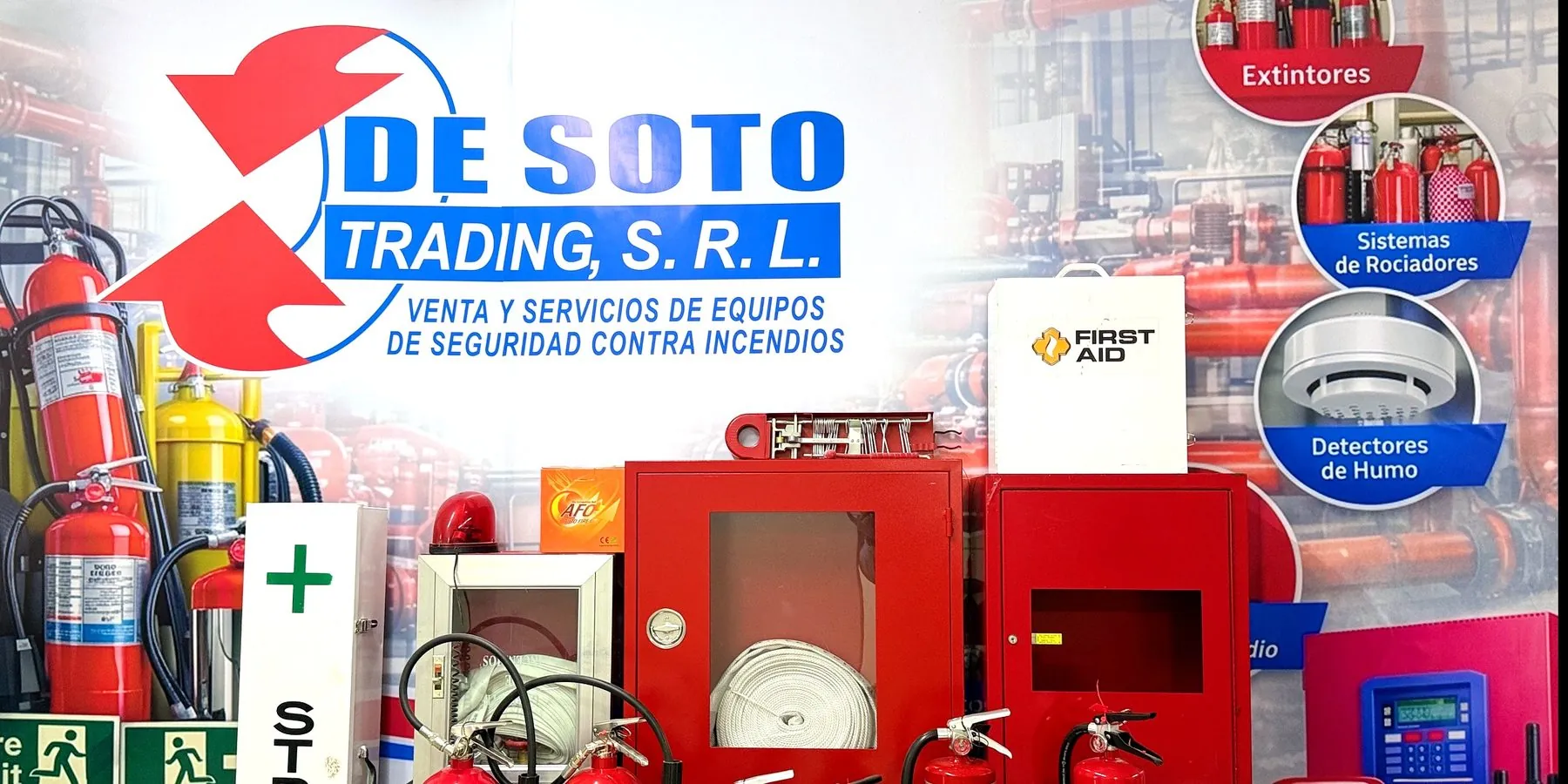 Showroom de De Soto Trading: extintores Buckeye, gabinetes contra incendio, mangueras, detectores de humo, radios y botiquines de primeros auxilios